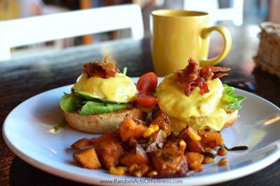 Eggs benedict at Lola Valentina, one of the best breakfast places in isla mujeres