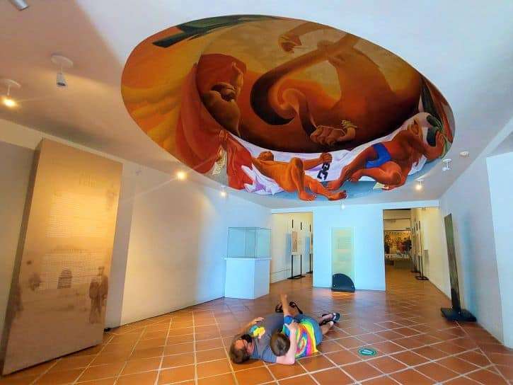 Interacting with our kid in a way that suits him made him feel that the even the "boring museums" in Puebla were worth visiting.