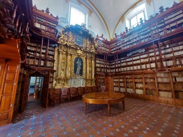 Seeing the Biblioteca Palafoxiana may also help you feel that visiting Puebla is worth it.