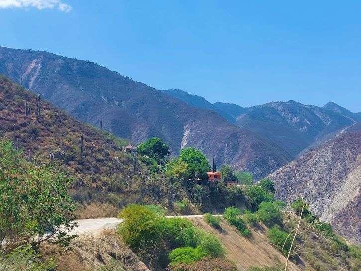 Winding roads at Grutas Tolantongo Mexico
