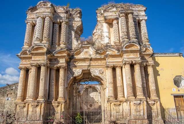 The Antigua Cathedral in the El Caseo neighborhood is near many of the best places to stay in Antigua Guatemala.