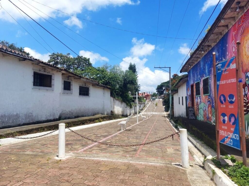 Pedestrian road in El Salvador