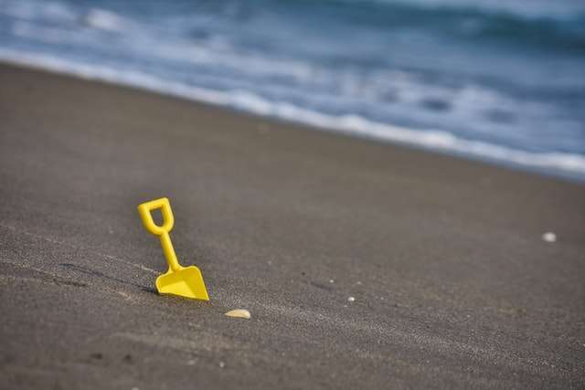 Family beach time in El Tunco, El Salvador is exciting on the black beaches.