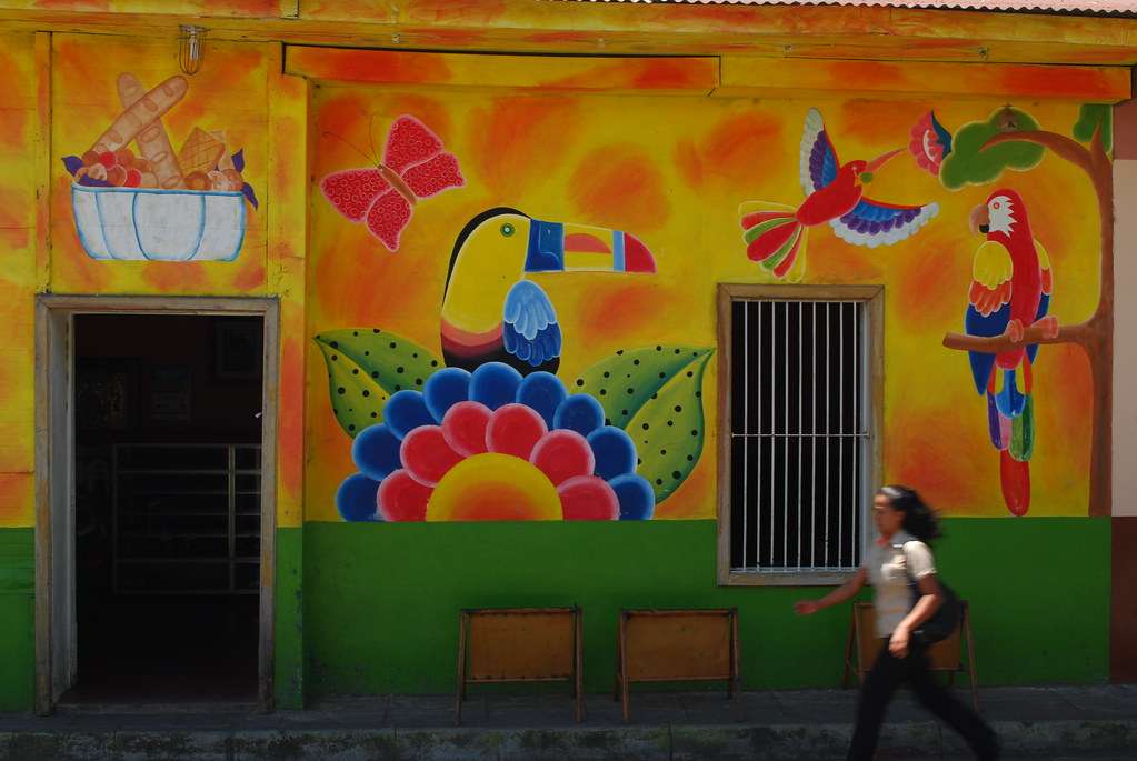 All the towns on la Ruta de las Flores El Salvador tours have colorful murals like this.