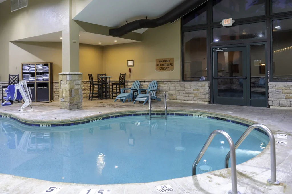 The Grand Hotel pool at the Grand Canyon South RIm.