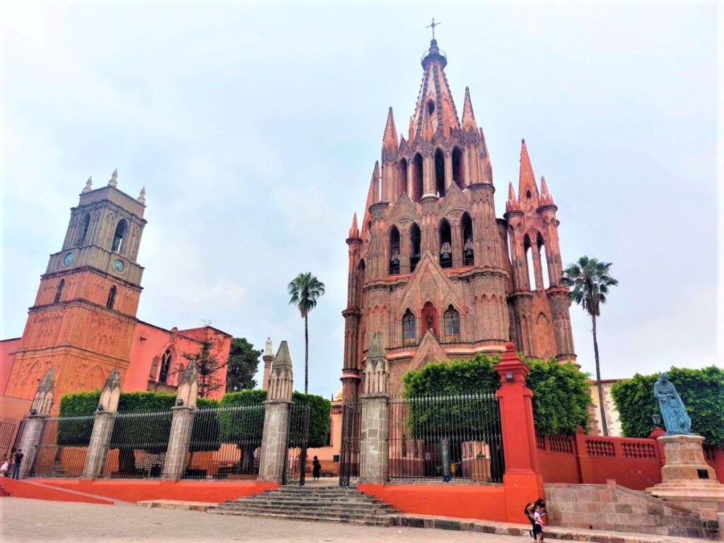 Full view of the cathedral in the main square of San Miguel de Allende Mexico. Photo taken during the day.