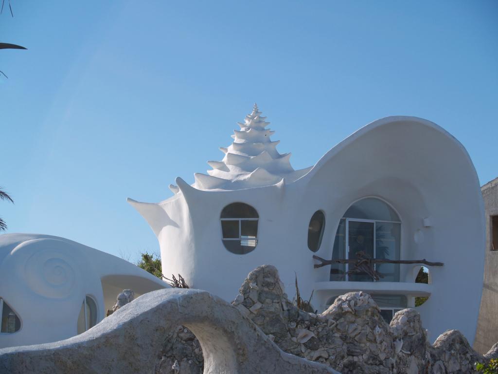 Outside view of the famous shell-shaped house on Isla Mujeres